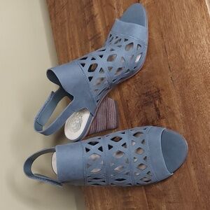 NWOB - Vince Camuto Deverly Heeled Sandal - Gray - size 9